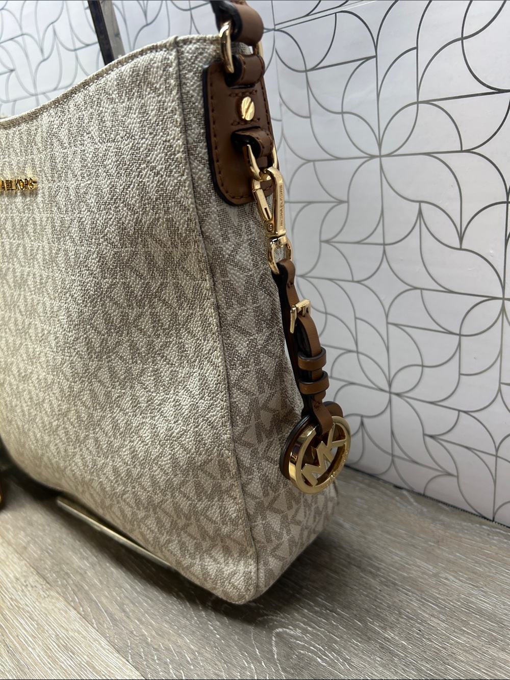 7027 Michael Kors Cream MK Logo Crossbody Bag 269817027 - Picture 6 of 6